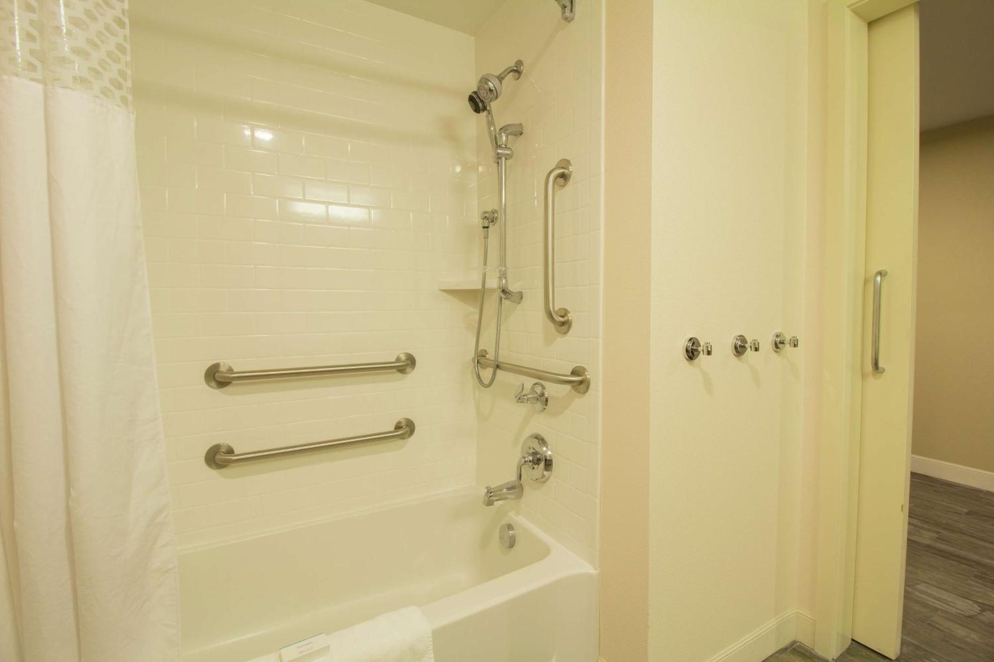 Hampton Inn&Suites Cazenovia, NY Buitenkant foto