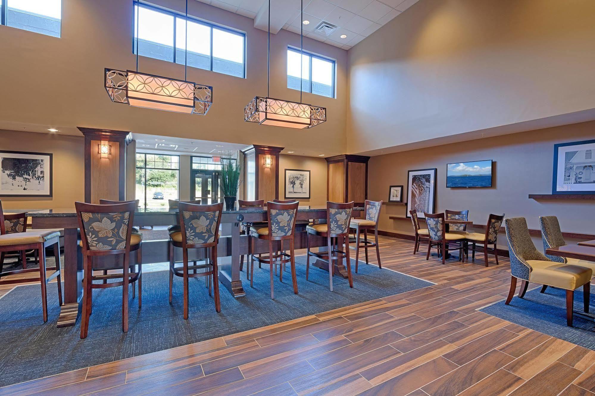 Hampton Inn&Suites Cazenovia, NY Buitenkant foto